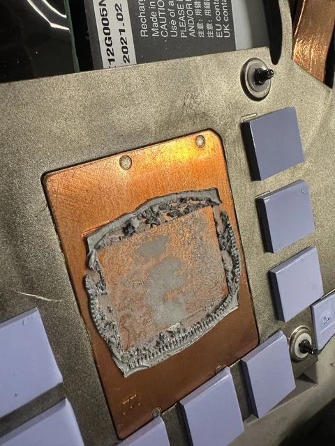 Copper cold plate with thermal paste degraded after years of use
