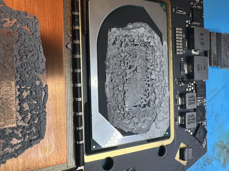 Laptop processor with cracked, dried-out thermal paste